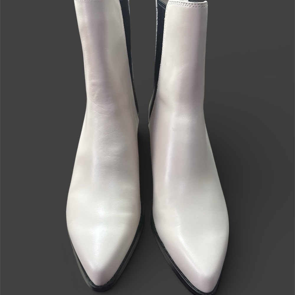 Michael Kors Light Cream Chelsea Ankle Boots Size 9 NWT MSRP $145